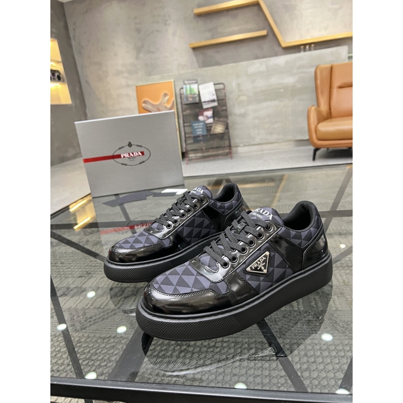 Pra*a casual shoes